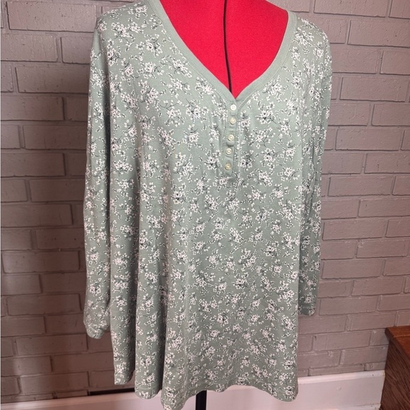 Chaps Tops - Chaps Olive Crew Neck Tee in excellent condition
Size 3X